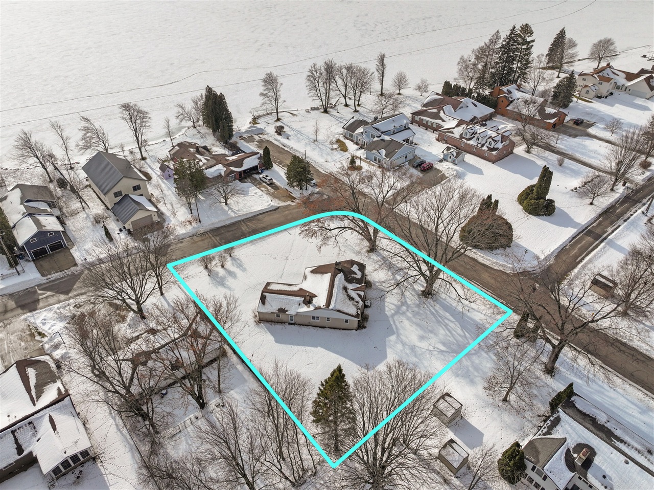616 Lakeshore Drive Property Photo 12