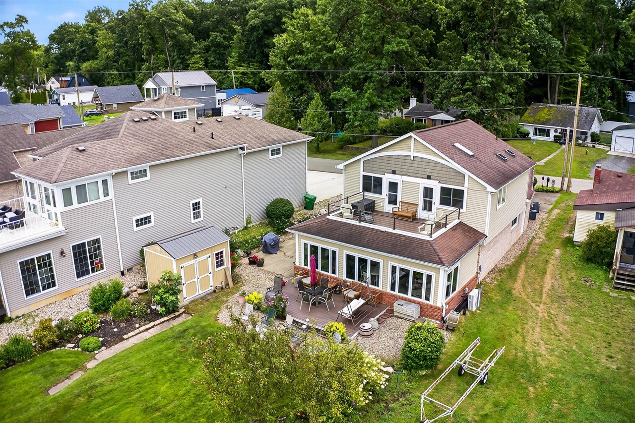 68800 S Shore Drive Property Photo 1