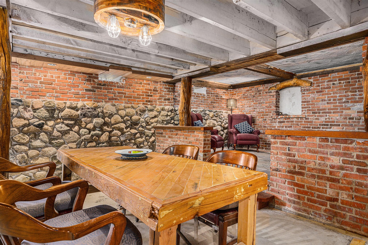 721 E Bridge Street Property Photo 10