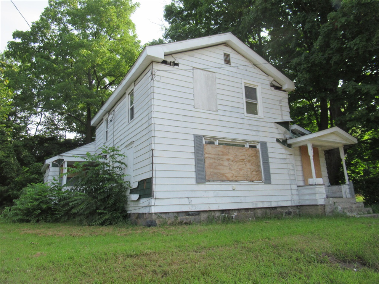 562 W Van Buren Street Property Photo 1