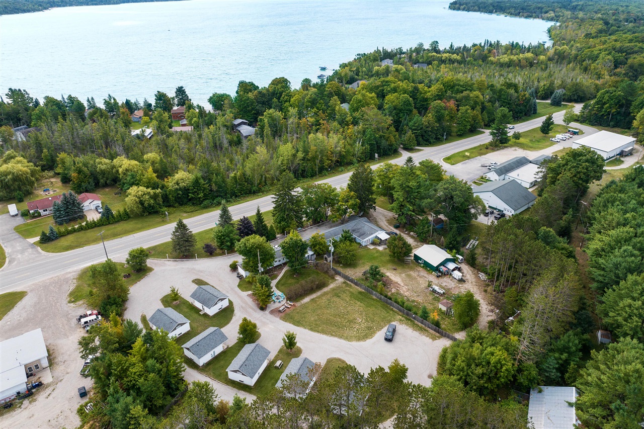 4871 Us Highway 31 Property Photo 1