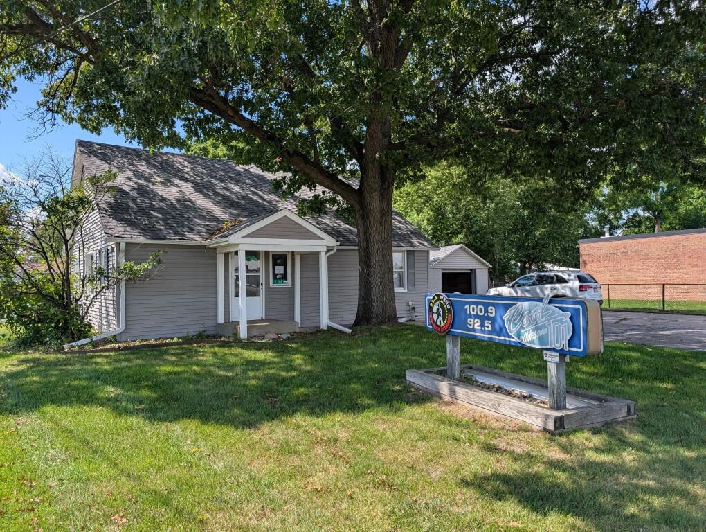 706 E Allegan Street Property Photo 1