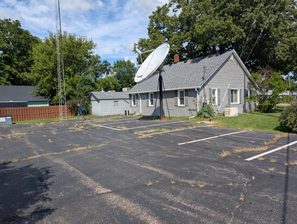 706 E Allegan Street Property Photo 2