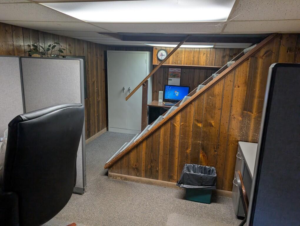 706 E Allegan Street Property Photo 9
