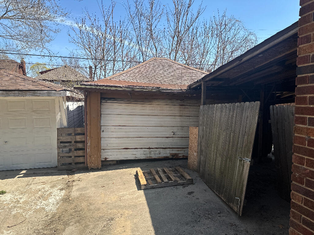 17516 Woodingham Drive Property Photo 4