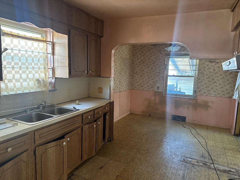 17516 Woodingham Drive Property Photo 9
