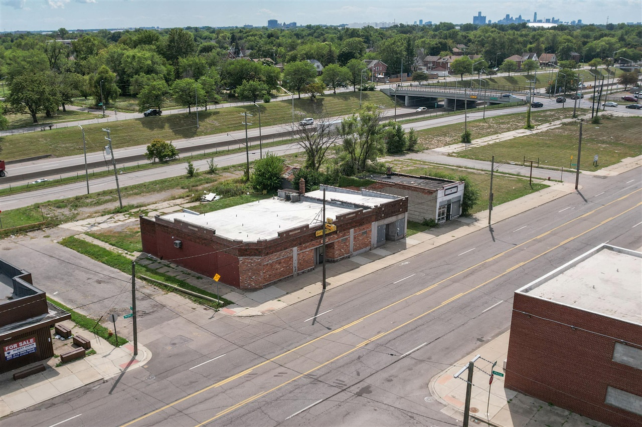 14534 Harper Avenue Property Photo 2