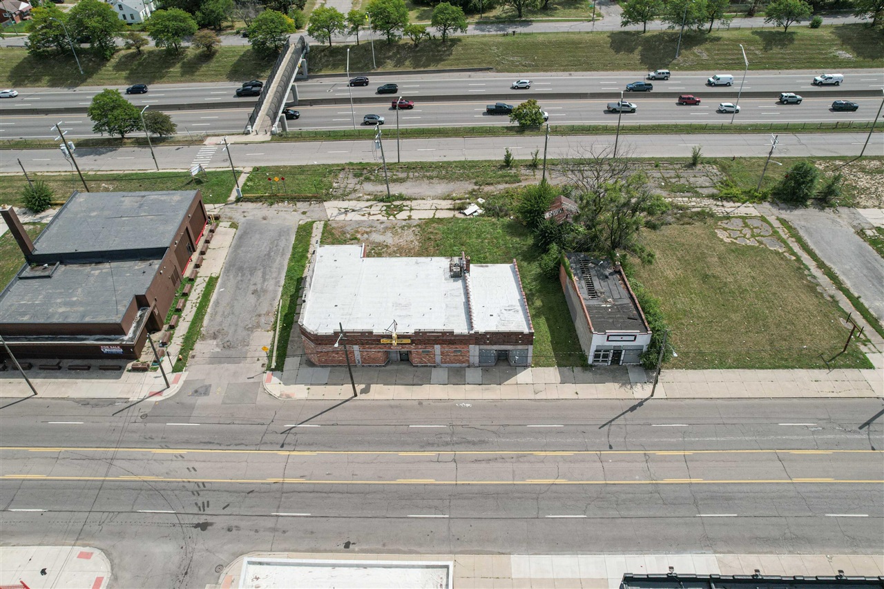 14534 Harper Avenue Property Photo 8