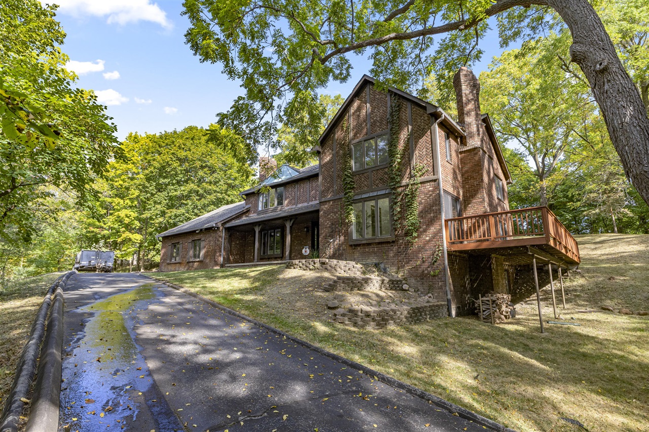 27155 Drake Road Property Photo 1