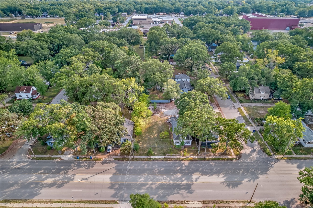 307 E Sherman Boulevard Property Photo 3