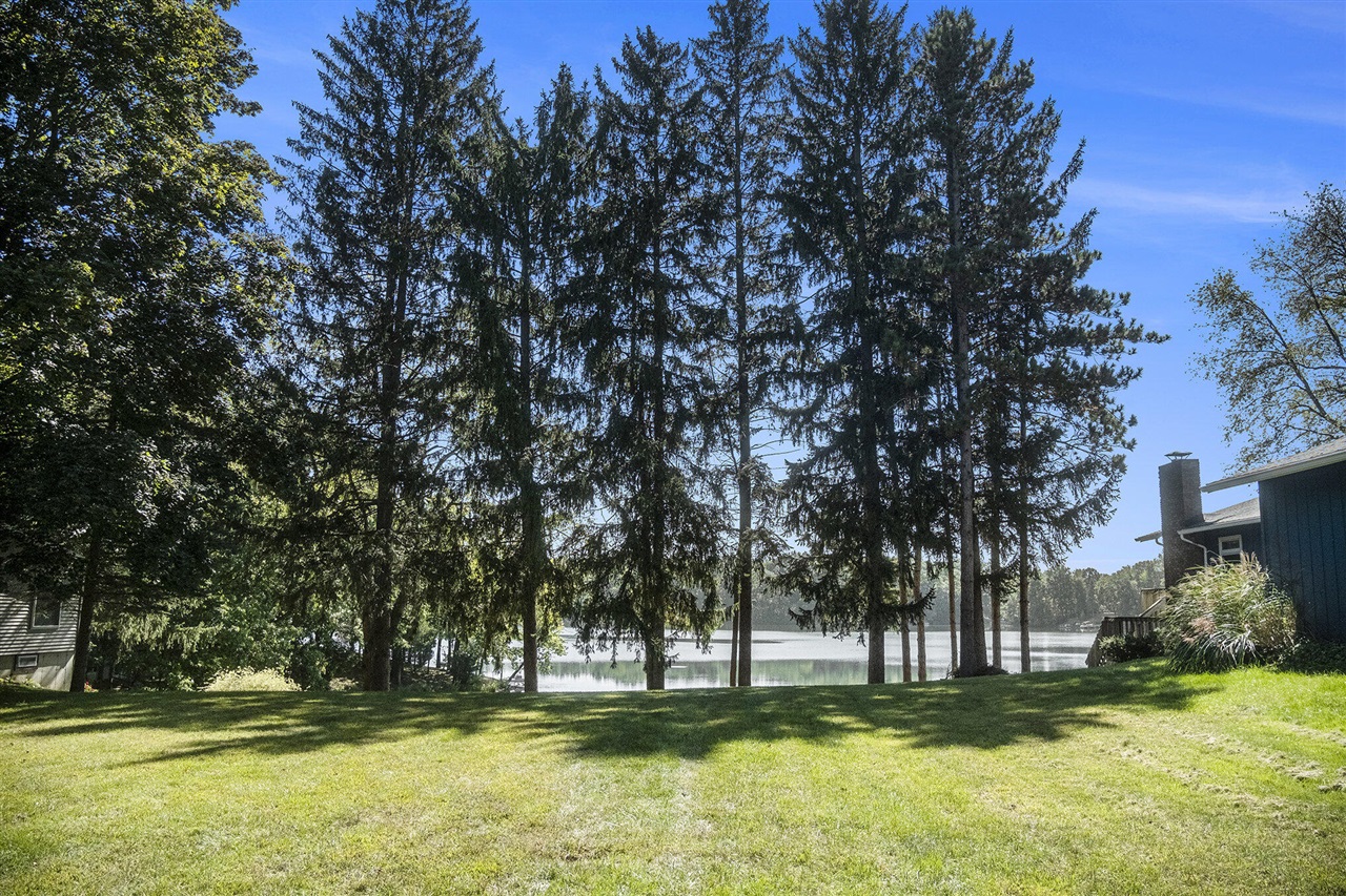 275 Westshore Drive Property Photo 3