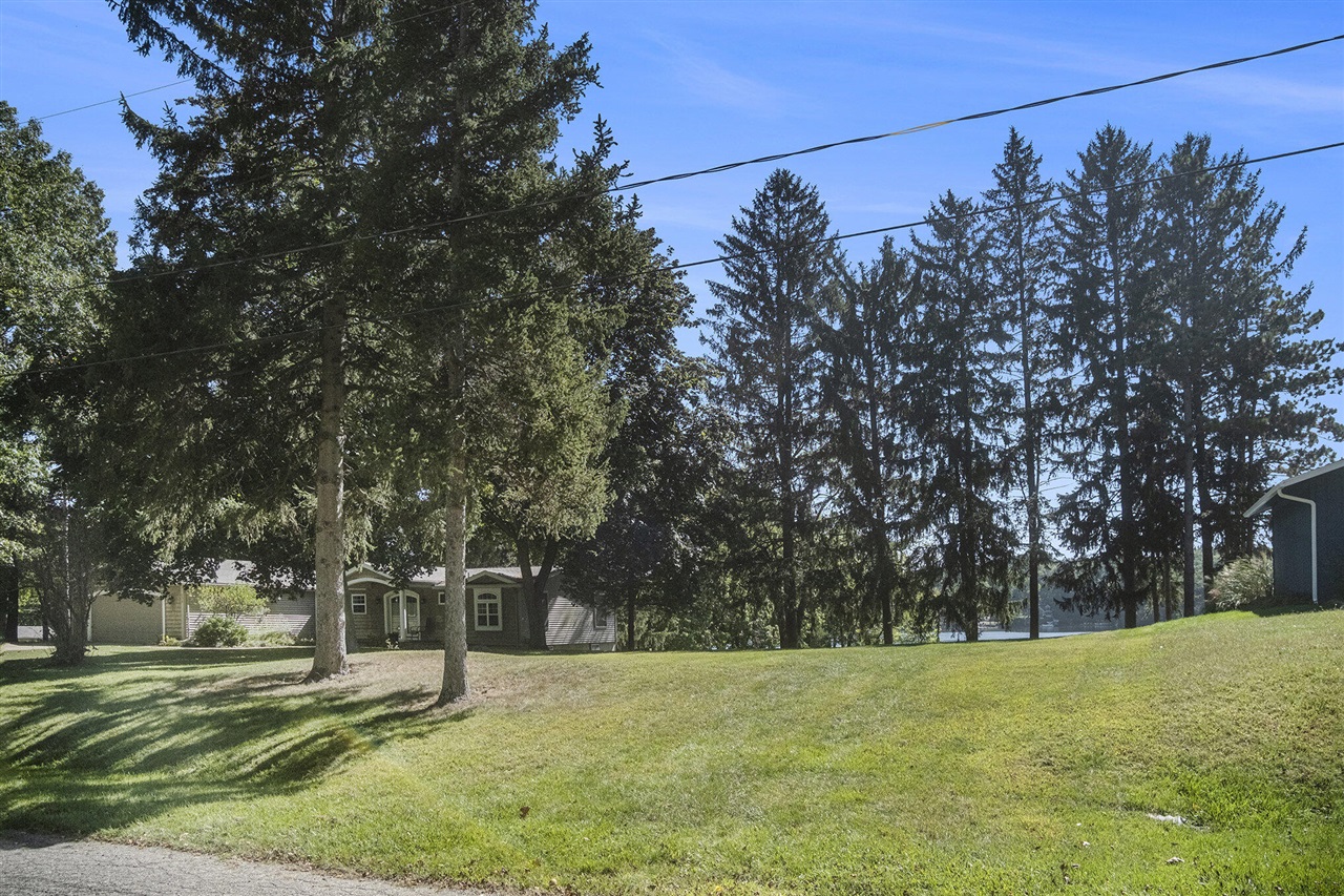 275 Westshore Drive Property Photo 5