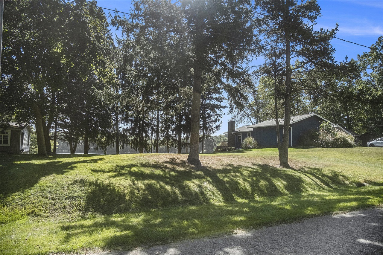 275 Westshore Drive Property Photo 6