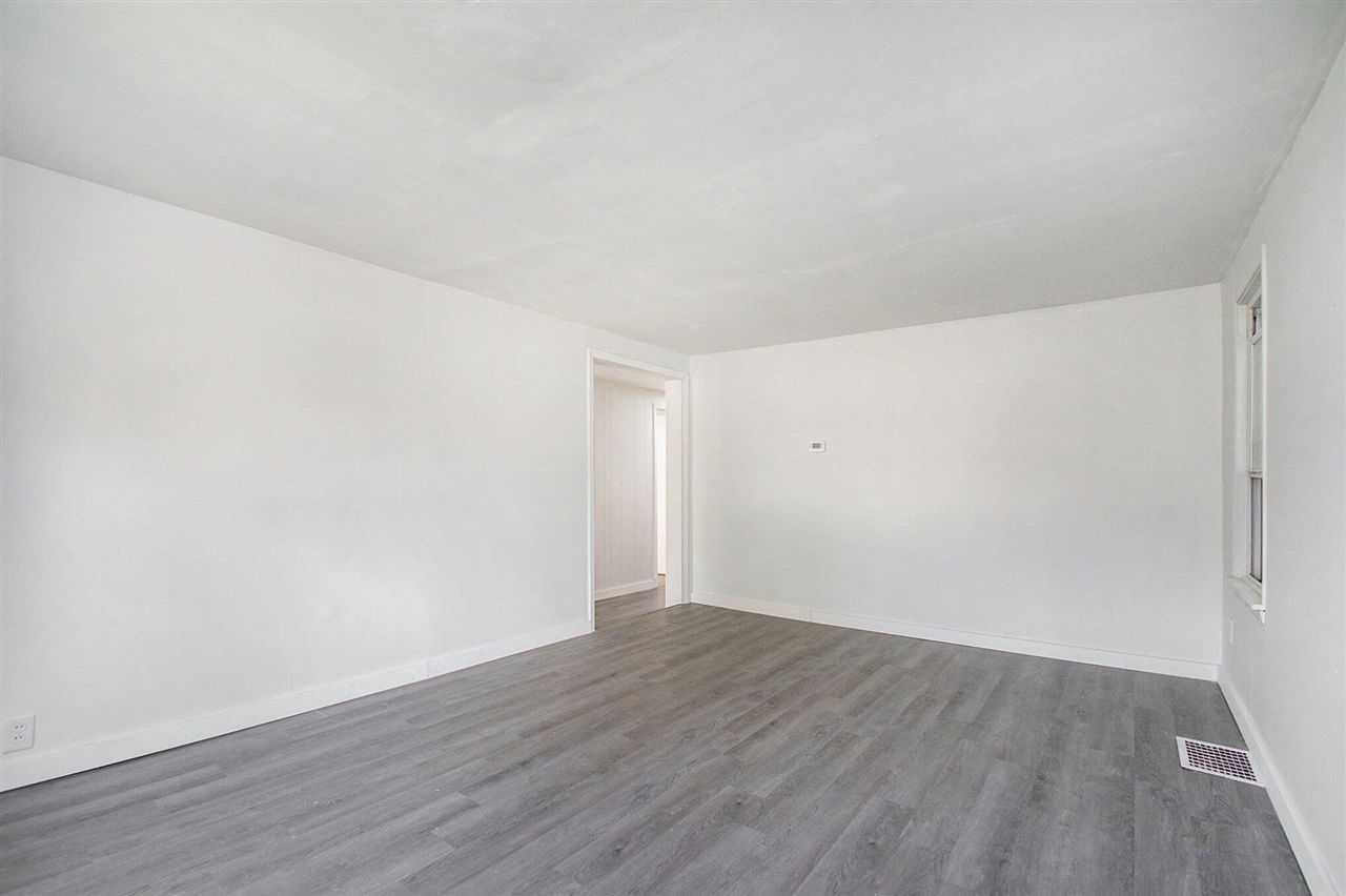 1638 Superior Street Property Photo 3