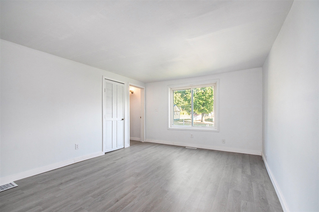 1638 Superior Street Property Photo 4