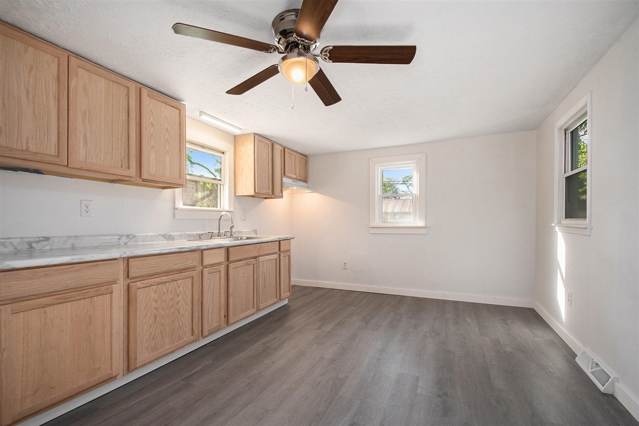 1638 Superior Street Property Photo 5