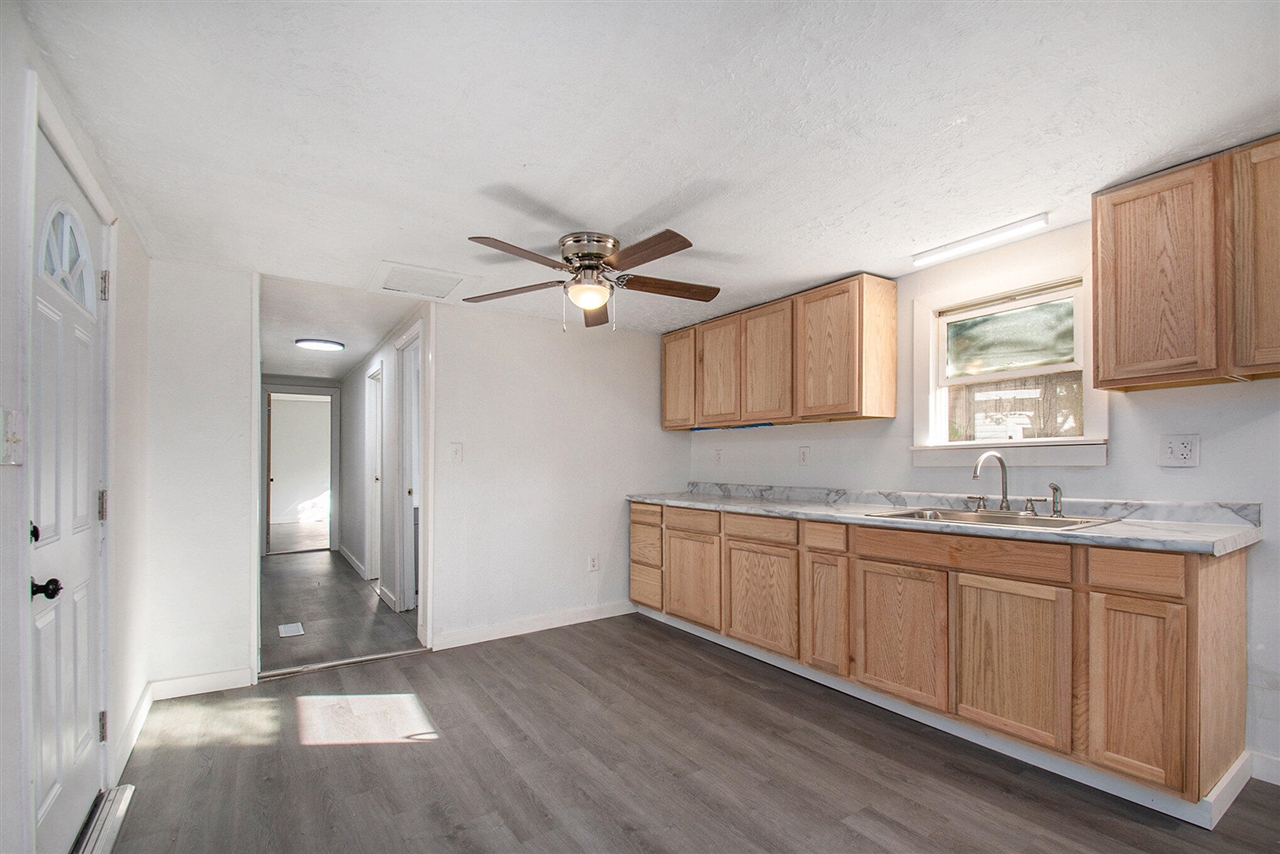 1638 Superior Street Property Photo 6