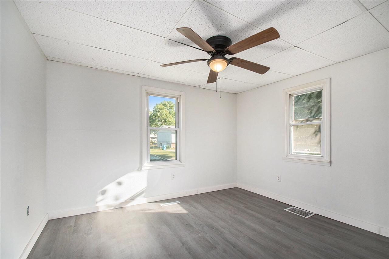 1638 Superior Street Property Photo 7