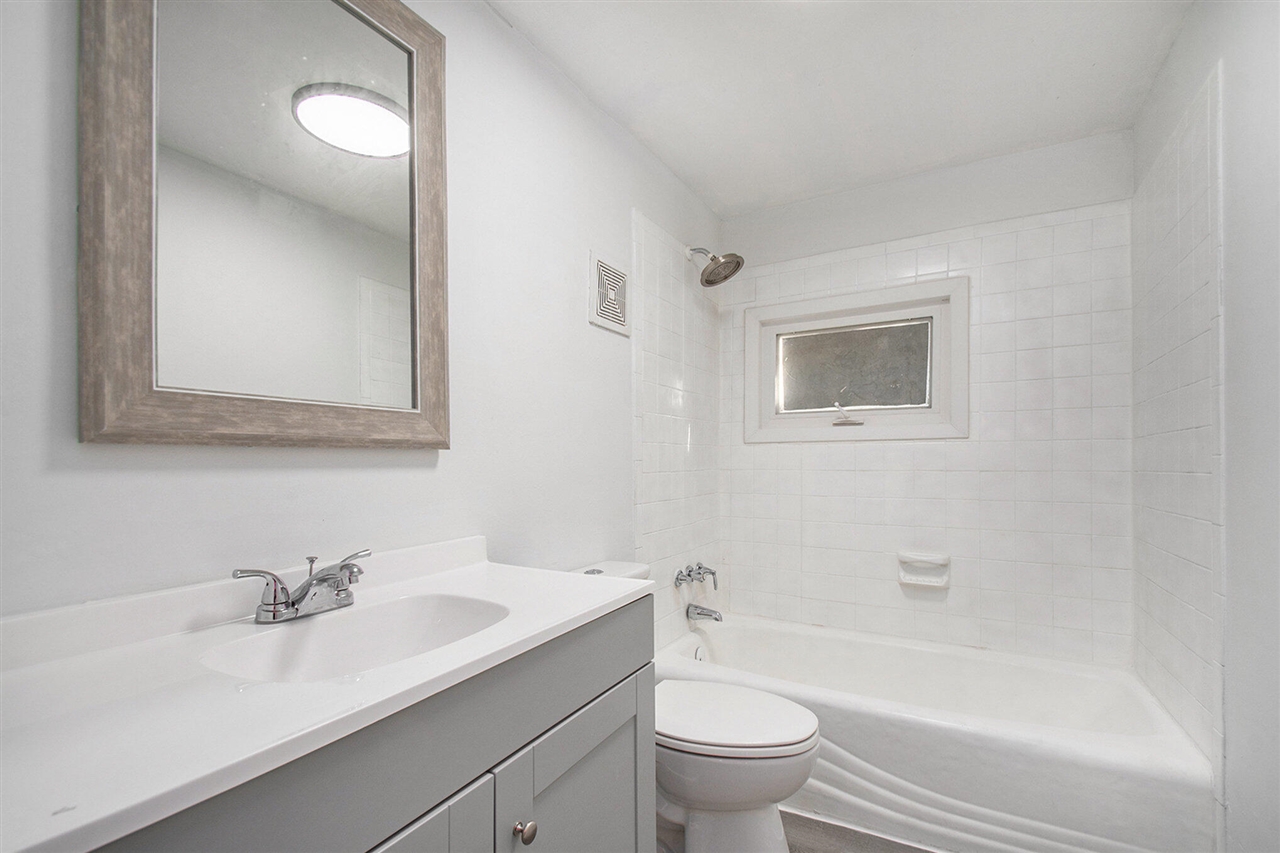 1638 Superior Street Property Photo 9