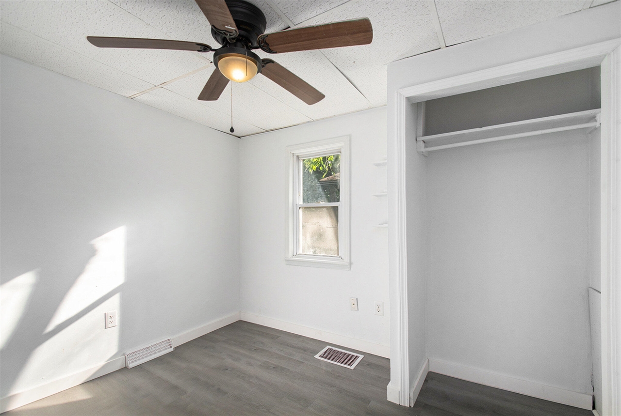 1638 Superior Street Property Photo 12