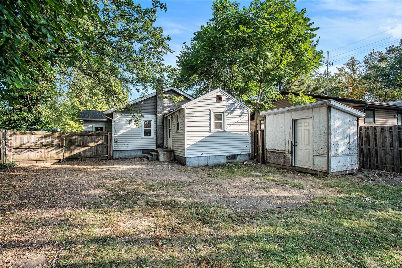 1638 Superior Street Property Photo 14