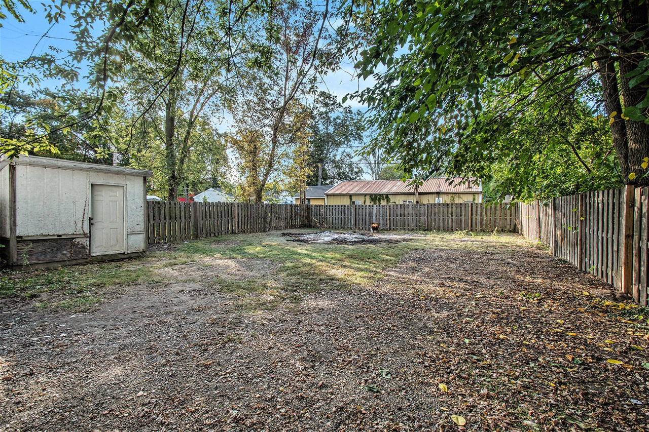 1638 Superior Street Property Photo 15