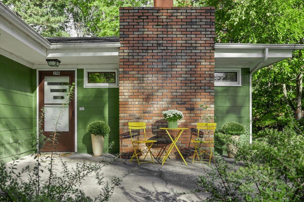 310 W Detroit Street Property Photo 2