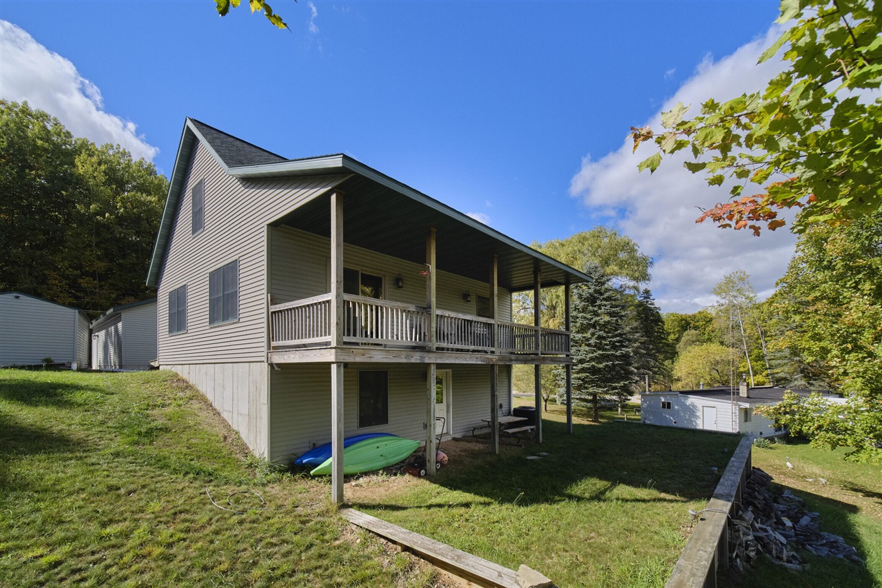 6124 N Larson Road Property Photo 1