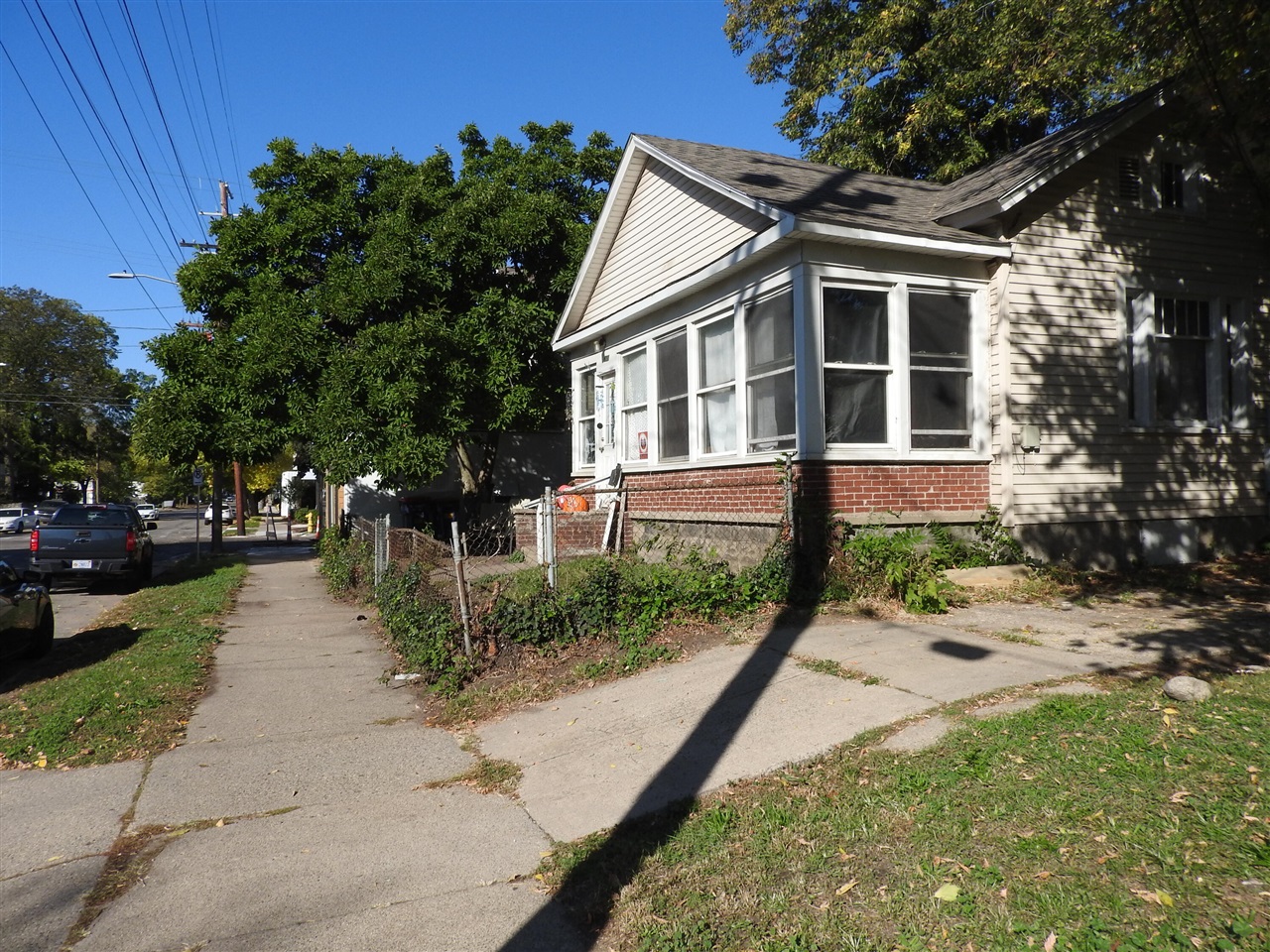 823 W Fulton Street Property Photo 2