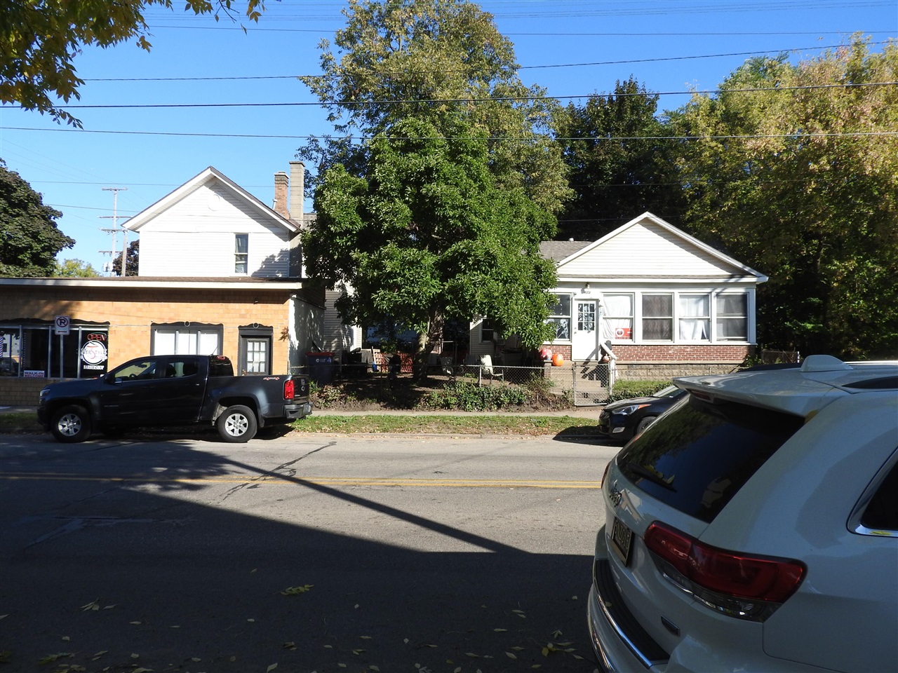 823 W Fulton Street Property Photo 3