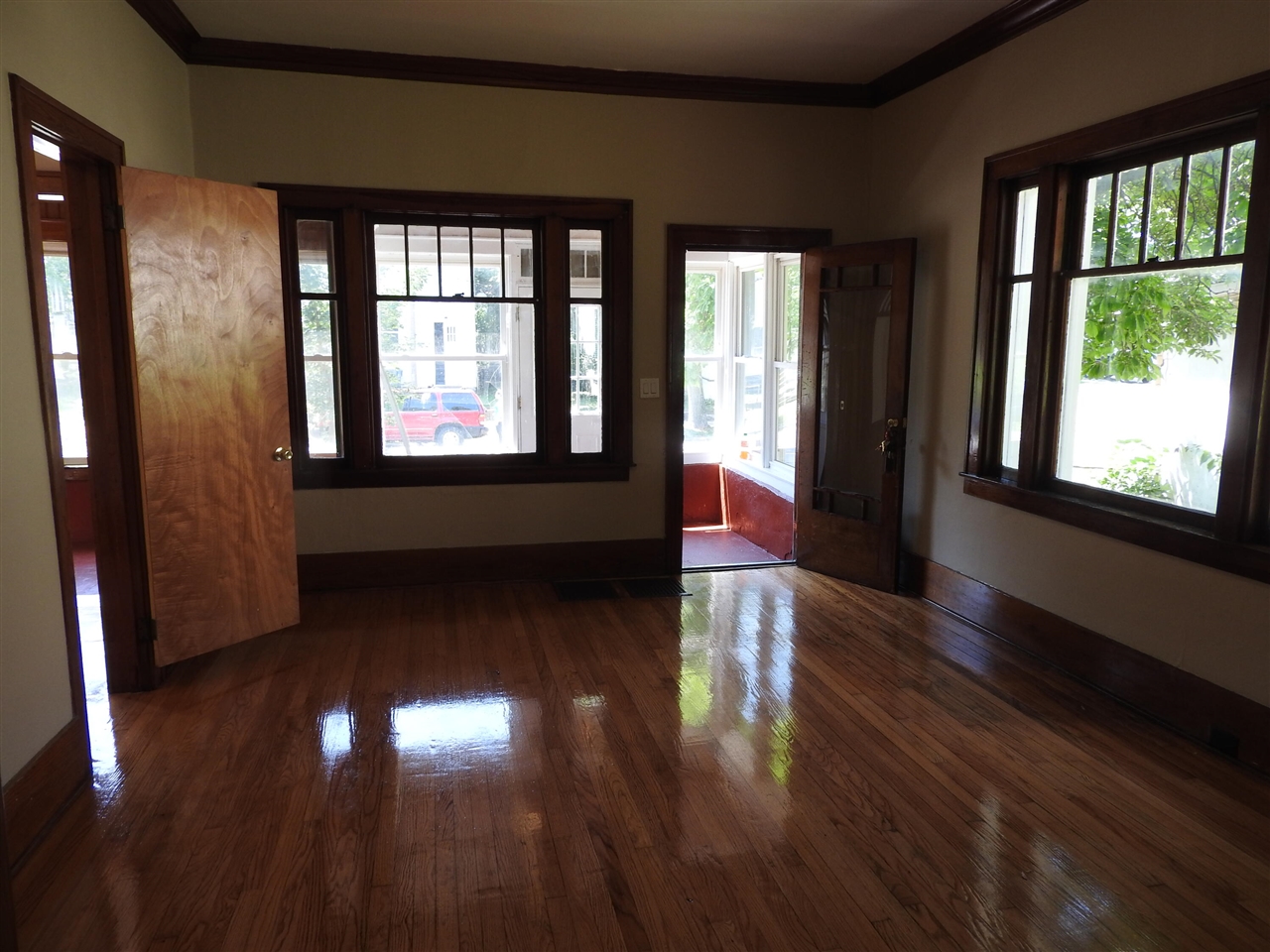 823 W Fulton Street Property Photo 4