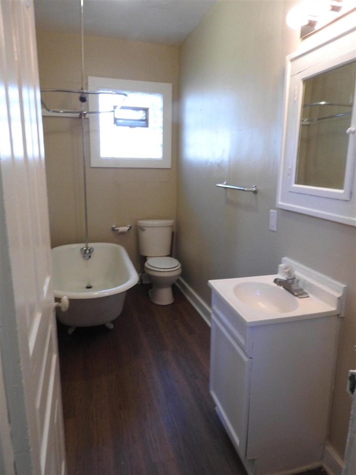 823 W Fulton Street Property Photo 7