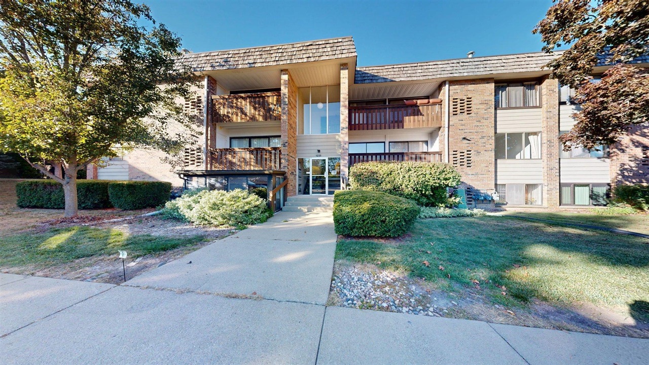 1235 S Maple Road Property Photo 1