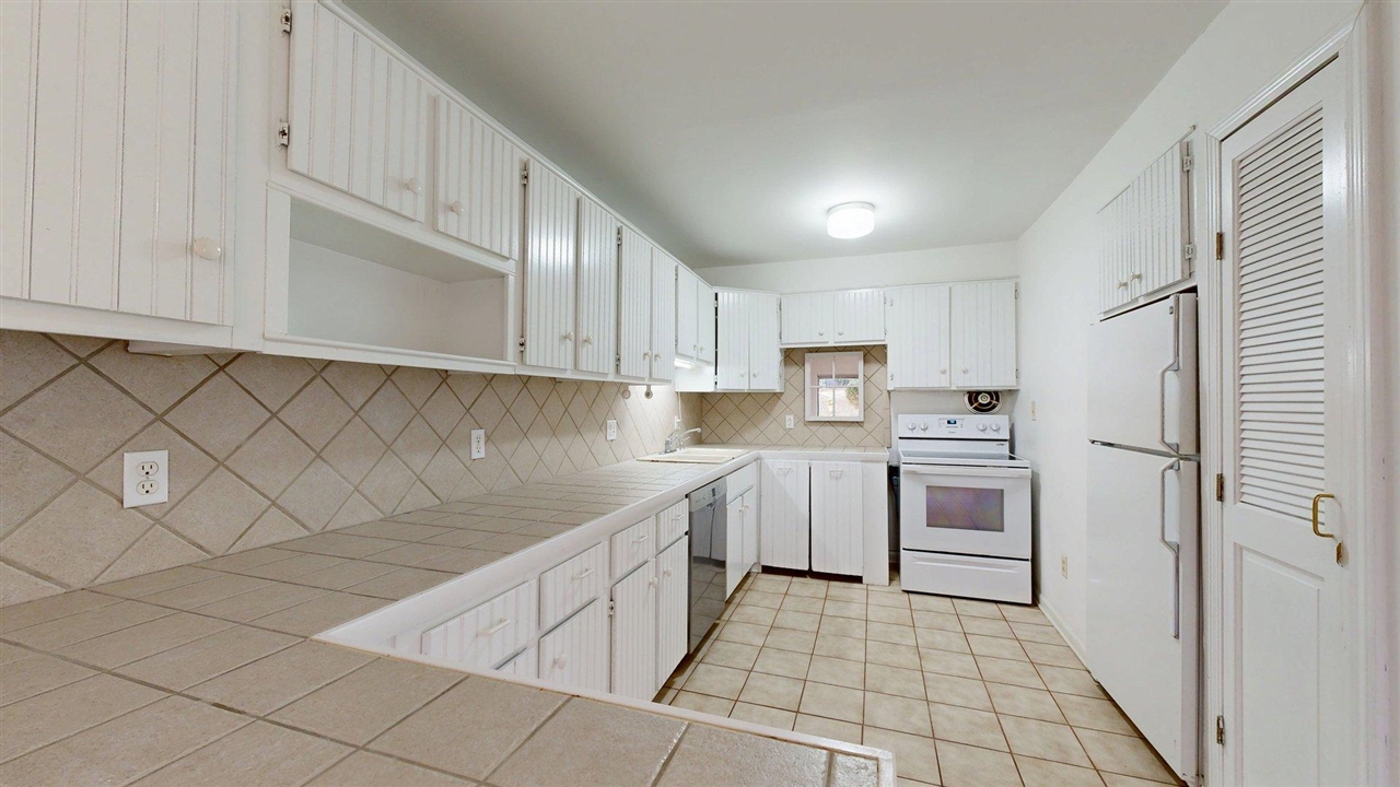 1235 S Maple Road Property Photo 3