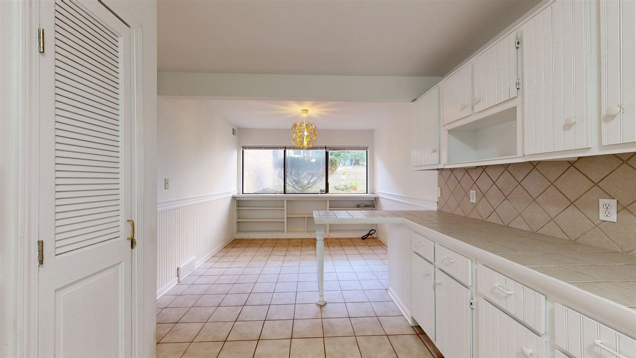 1235 S Maple Road Property Photo 4