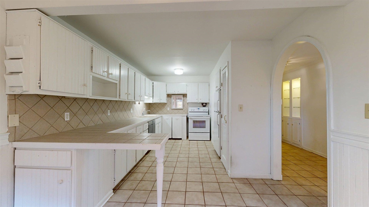 1235 S Maple Road Property Photo 5