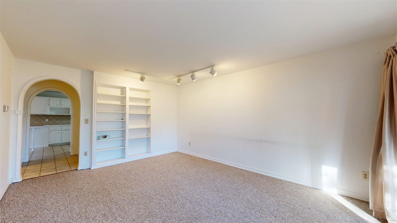 1235 S Maple Road Property Photo 9