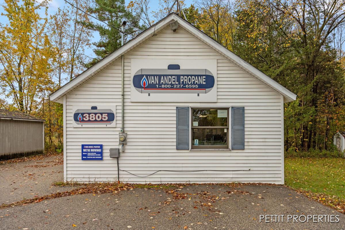 3805 S Ravenna Road Property Photo 1