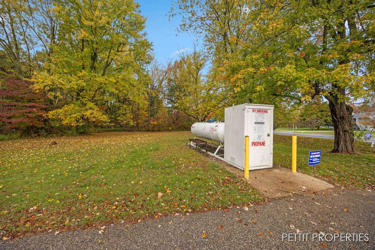 3805 S Ravenna Road Property Photo 6
