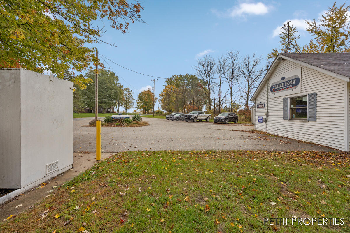 3805 S Ravenna Road Property Photo 7