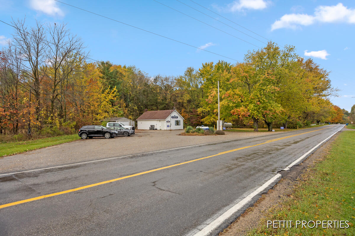 3805 S Ravenna Road Property Photo 9