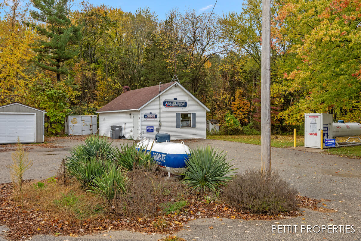 3805 S Ravenna Road Property Photo 10