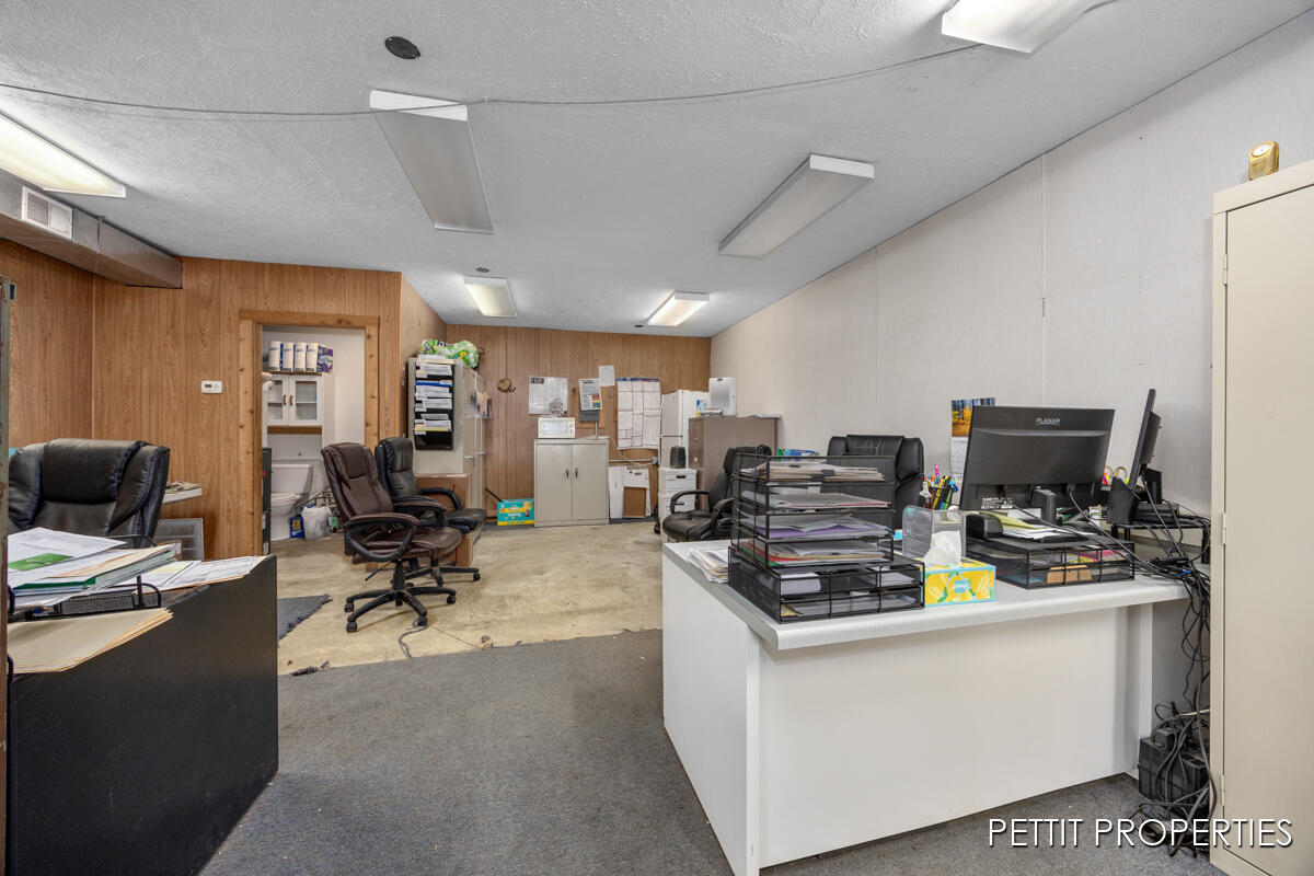 3805 S Ravenna Road Property Photo 13