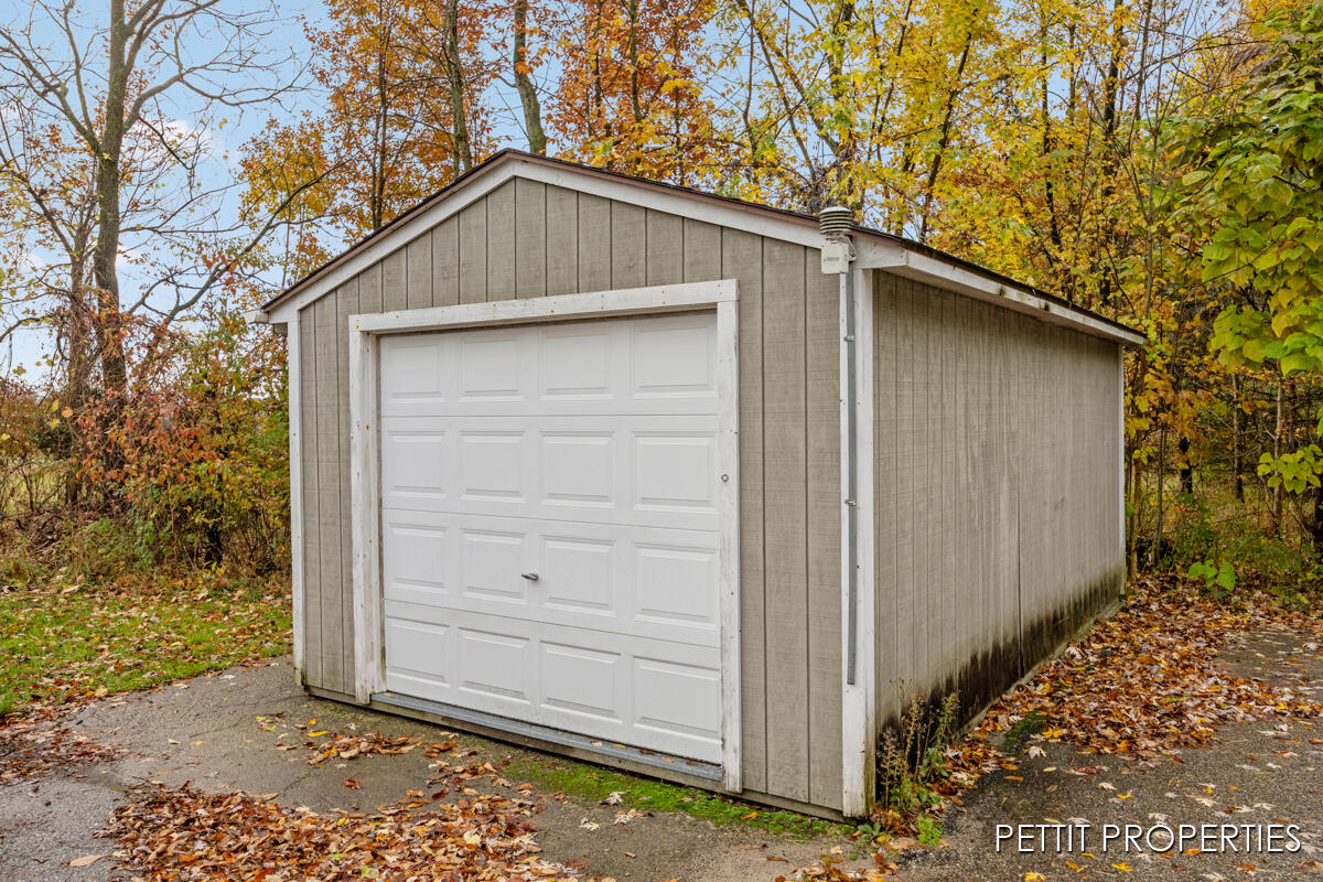 3805 S Ravenna Road Property Photo 17