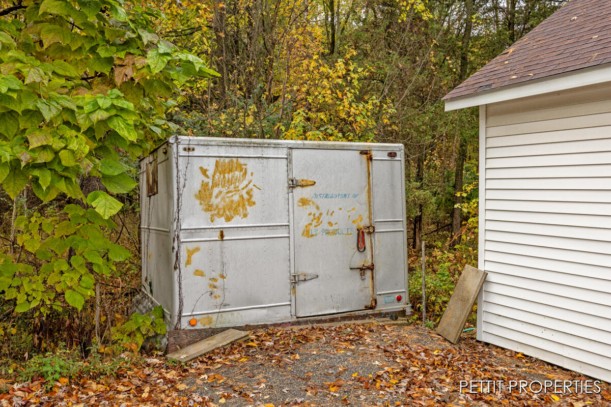 3805 S Ravenna Road Property Photo 18