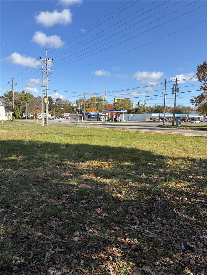 1648 Oak Street Property Photo 4