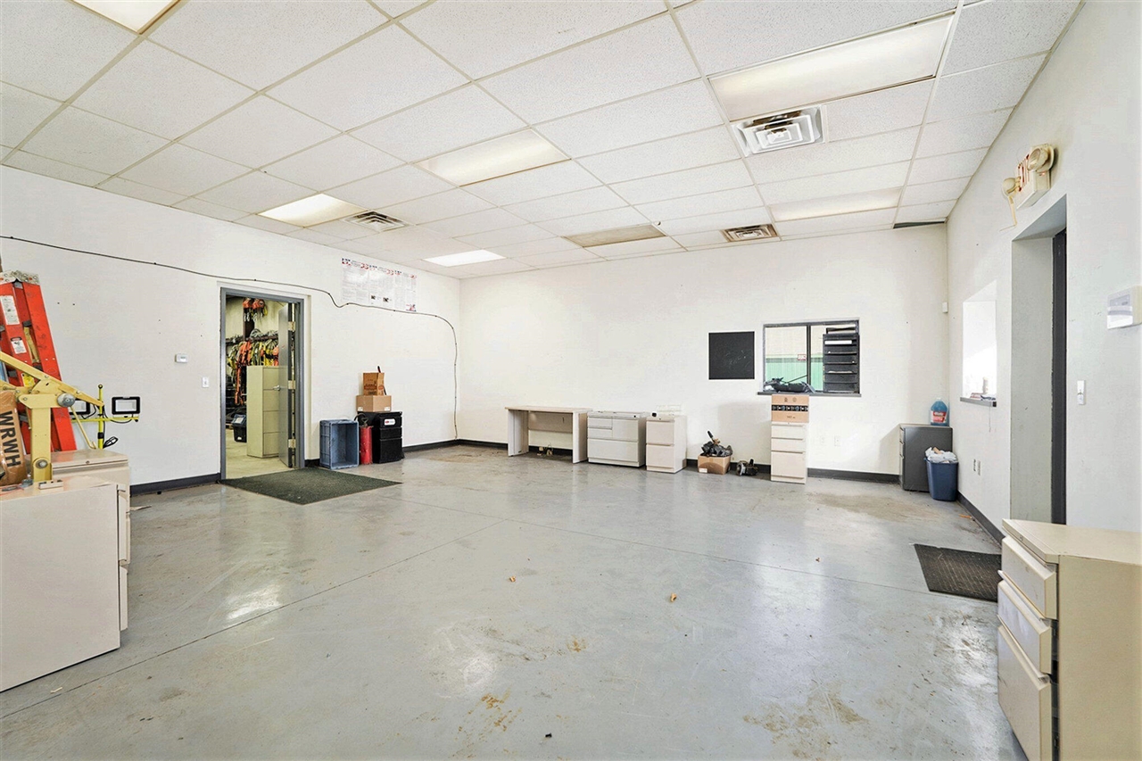 515 S Division Street Property Photo 10