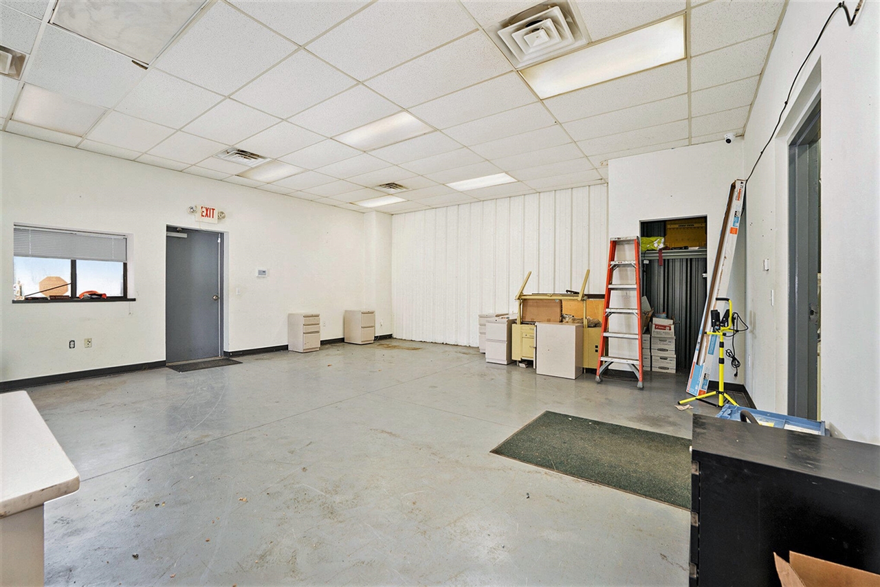 515 S Division Street Property Photo 11