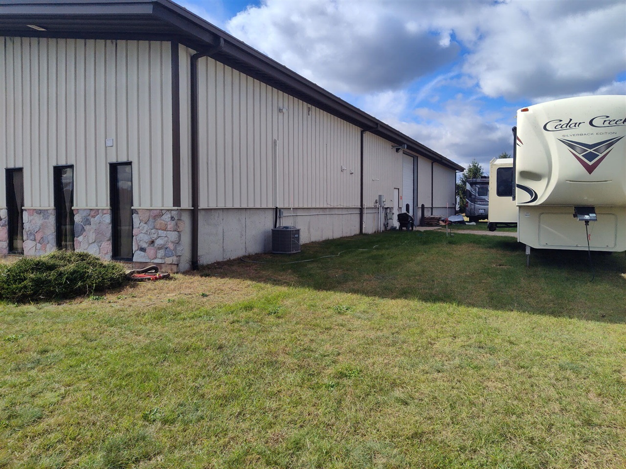 8650 Midstate Drive Property Photo 3