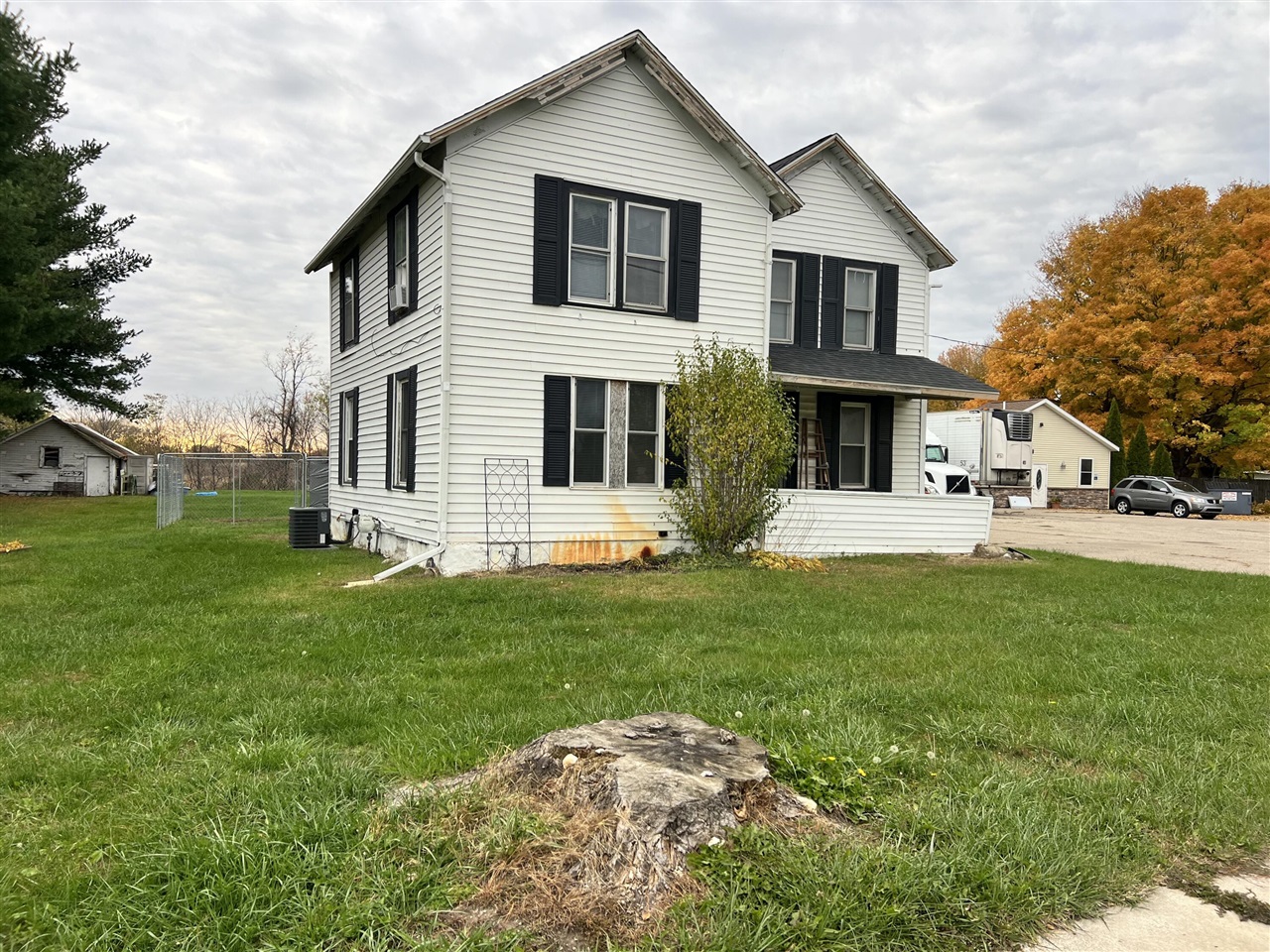 560 S Grand Street Property Photo 1
